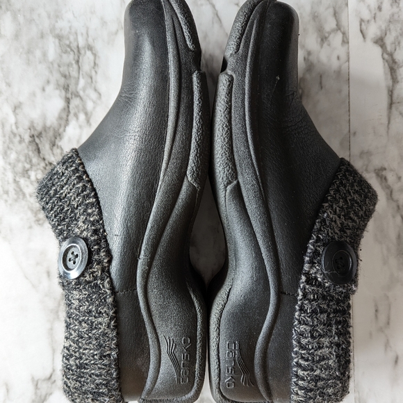 Dansko Black Leather Kensie Clog - Picture 4 of 9